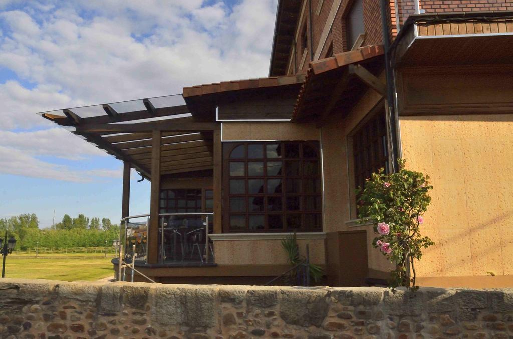 Hostal Don Suero De Quinones ออสปิตาล เด ออร์บีโก ภายนอก รูปภาพ