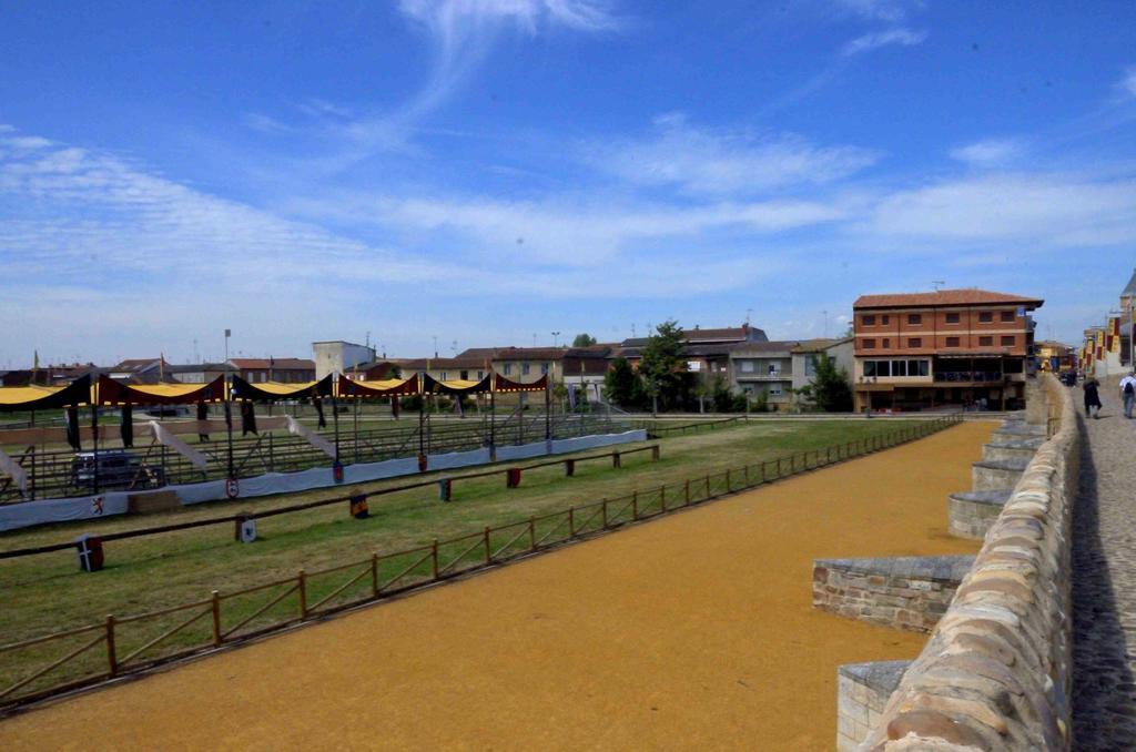Hostal Don Suero De Quinones ออสปิตาล เด ออร์บีโก ภายนอก รูปภาพ